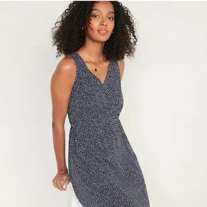 Old Navy sleeveless waist-defined v-neck dress - S
